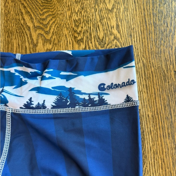 Colorado Threads yoga pants White Mountain-Print Leggings - Picture 3 of 5